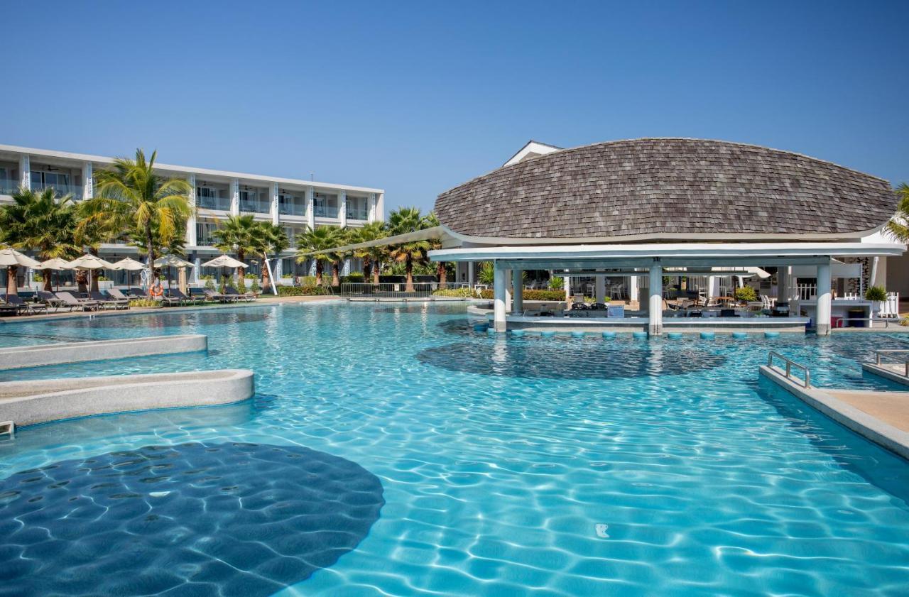 The Sands Khao Lak By Katathani - Sha Extra Plus Dış mekan fotoğraf The swimming pool at the resort