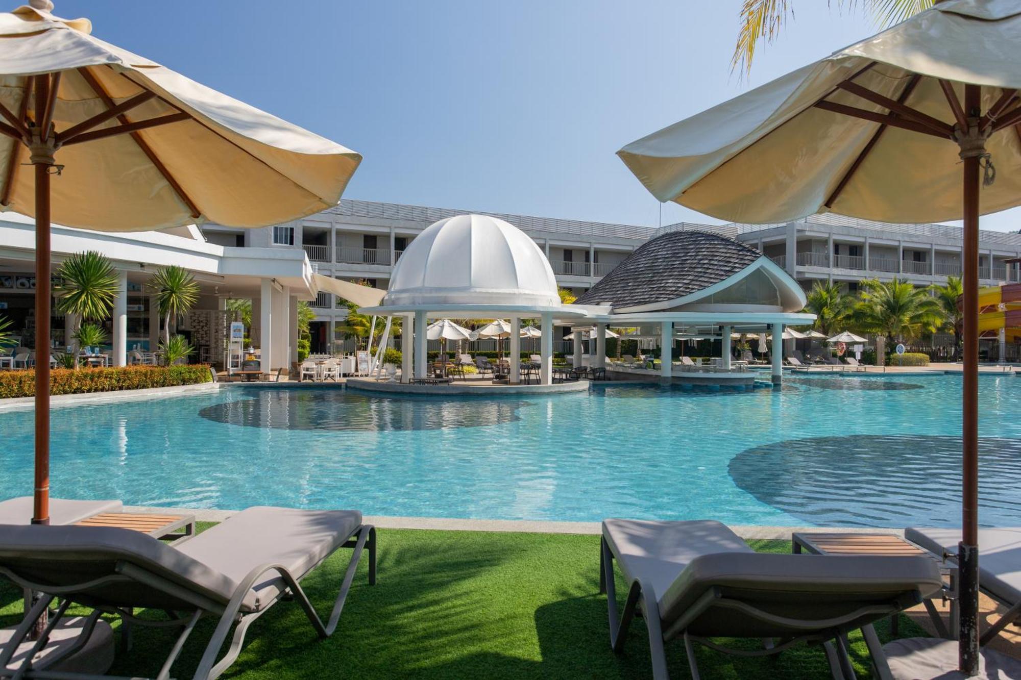 The Sands Khao Lak By Katathani - Sha Extra Plus Dış mekan fotoğraf The swimming pool at the resort
