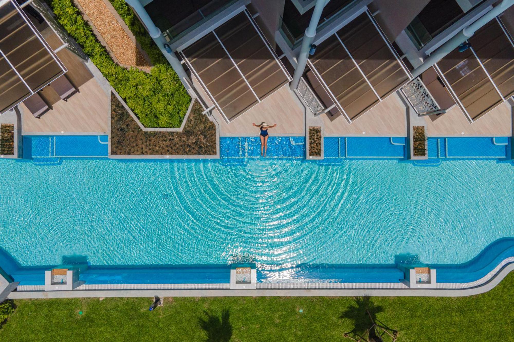The Sands Khao Lak By Katathani - Sha Extra Plus Dış mekan fotoğraf Aerial view of a swimming pool